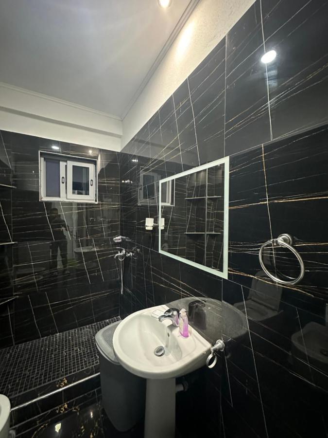 Апартаменты Stone City Apartament Гирокастра Экстерьер фото